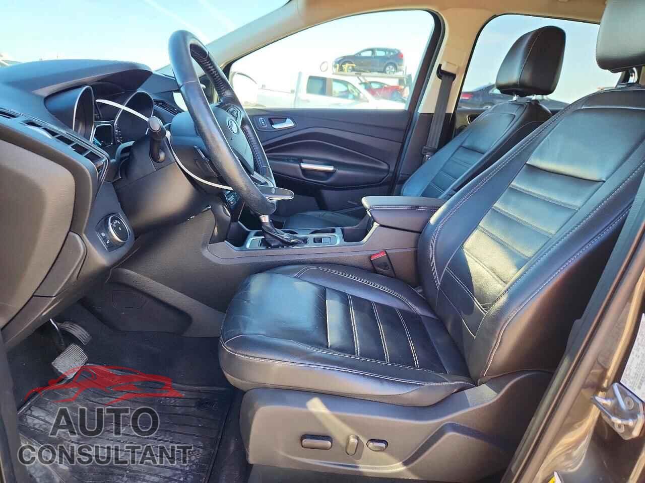 FORD ESCAPE 2017 - 1FMCU0JD2HUC72617