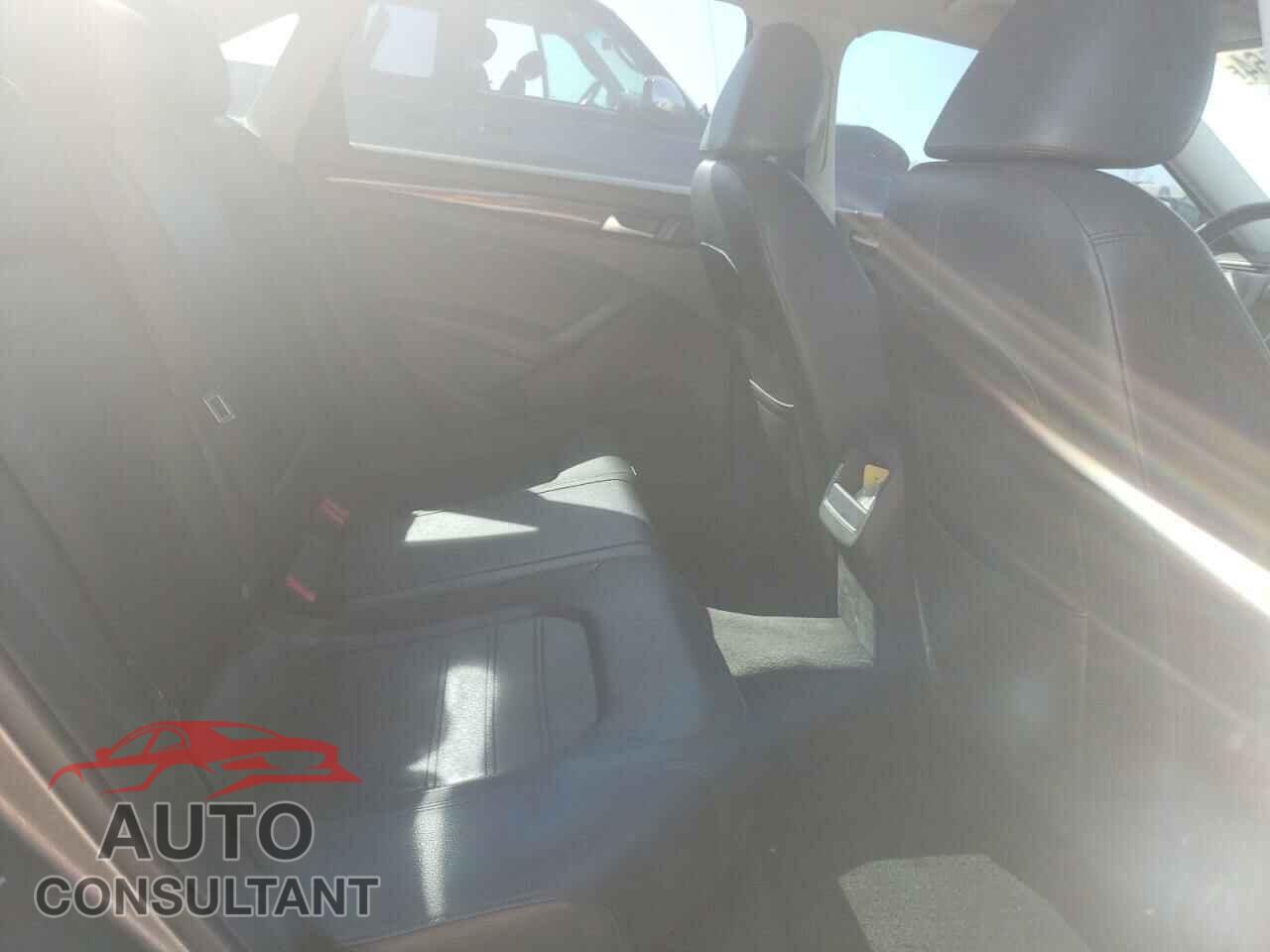 VOLKSWAGEN PASSAT 2012 - 1VWCP7A39CC033802