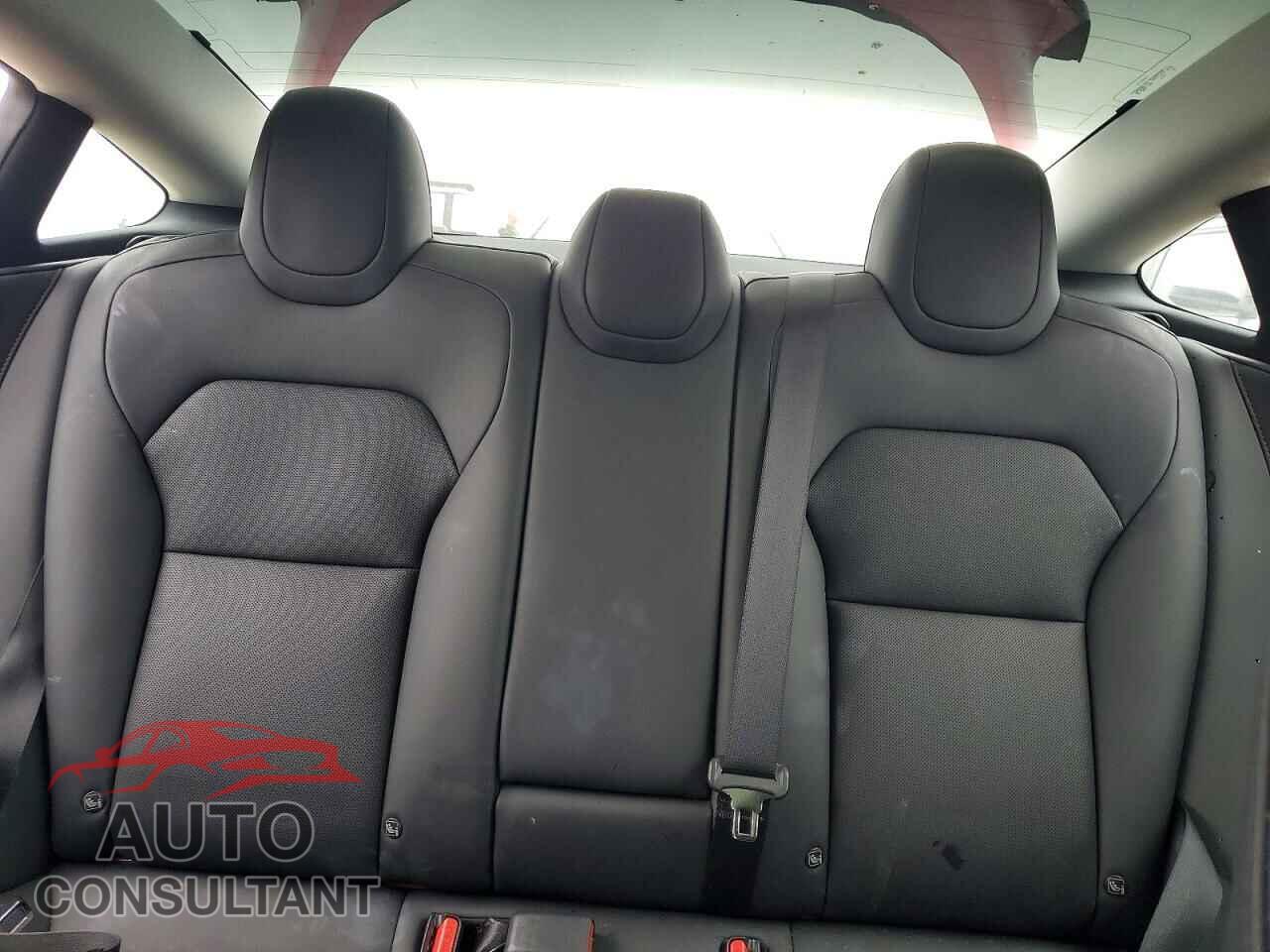 TESLA MODEL 3 2024 - 5YJ3E1EB9RF768069