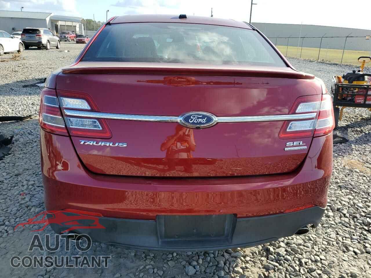 FORD TAURUS 2018 - 1FAHP2E87JG122796