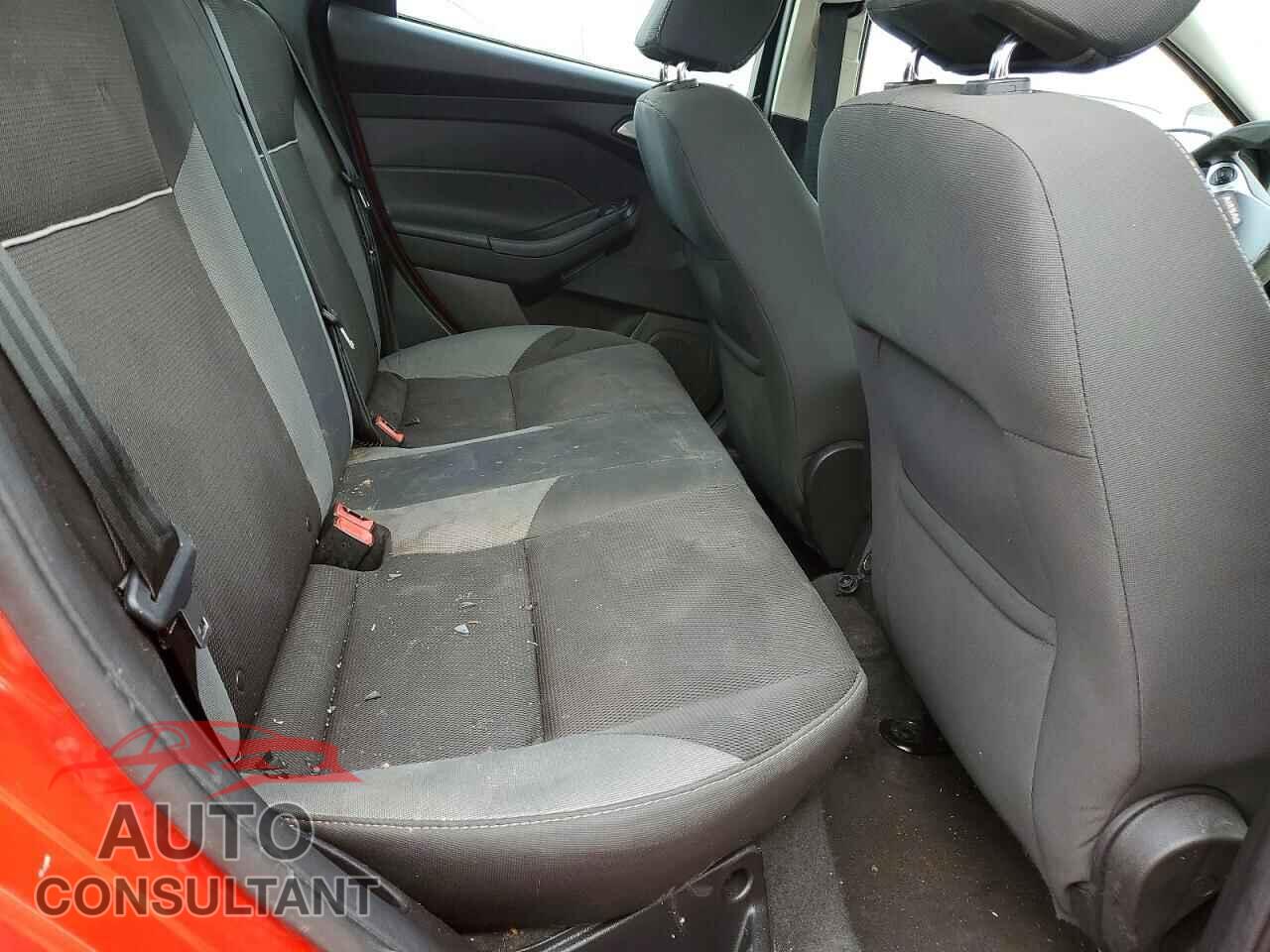 FORD FOCUS 2014 - 1FADP3F2XEL254124