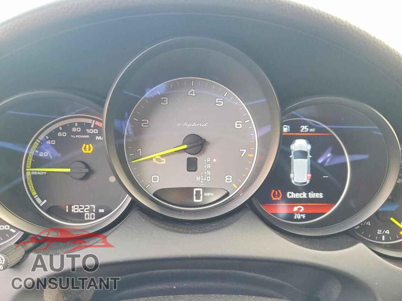 PORSCHE CAYENNE 2017 - WP1AE2A27HLA75580