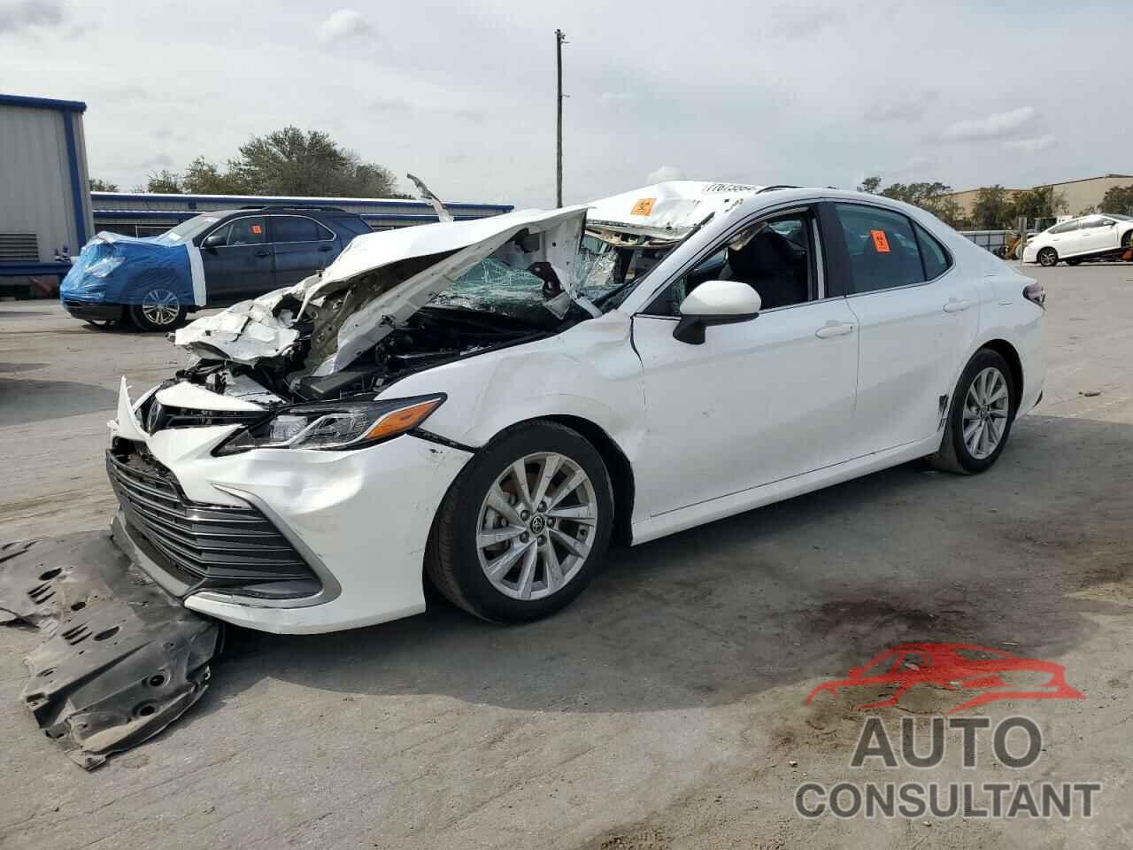 TOYOTA CAMRY 2022 - 4T1C11AK8NU674179