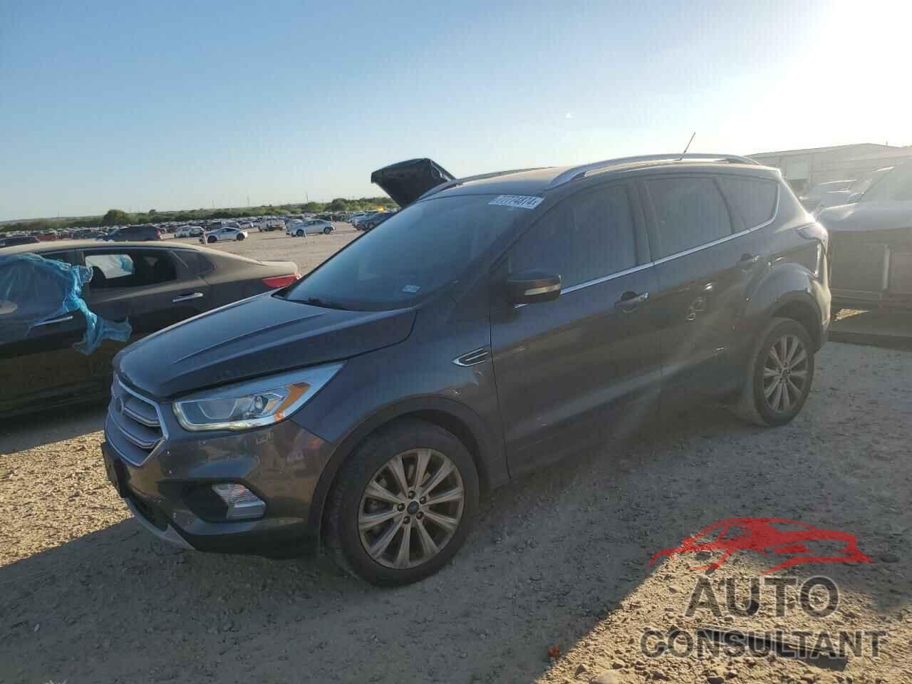 FORD ESCAPE 2017 - 1FMCU0J92HUE07641