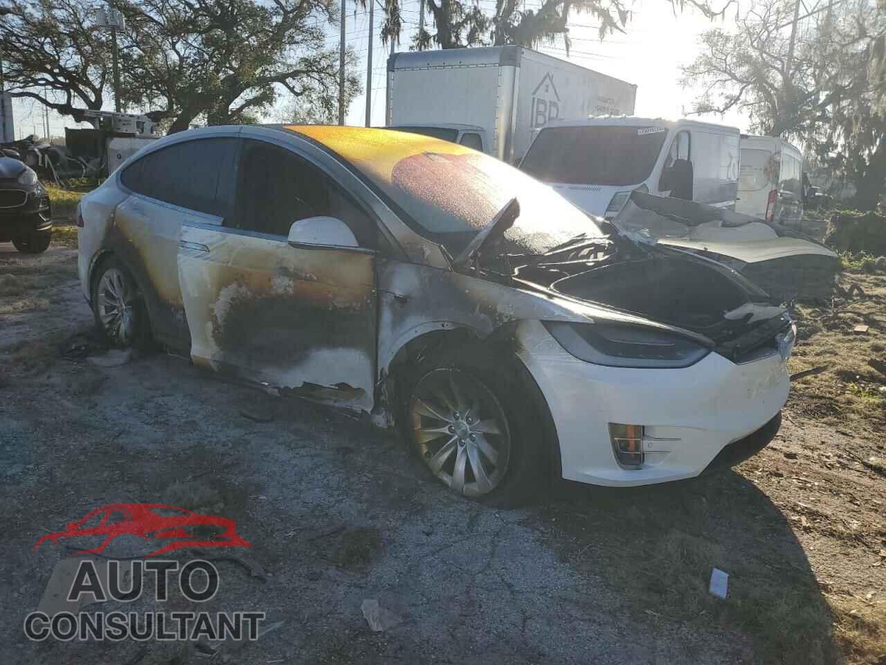 TESLA MODEL X 2018 - 5YJXCAE25JF088911