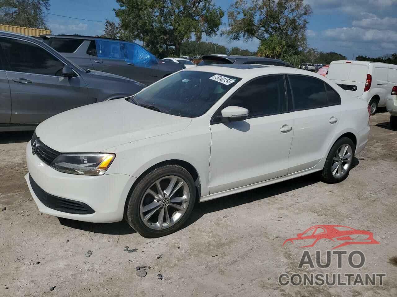 VOLKSWAGEN JETTA 2011 - 3VWDX7AJ5BM342165