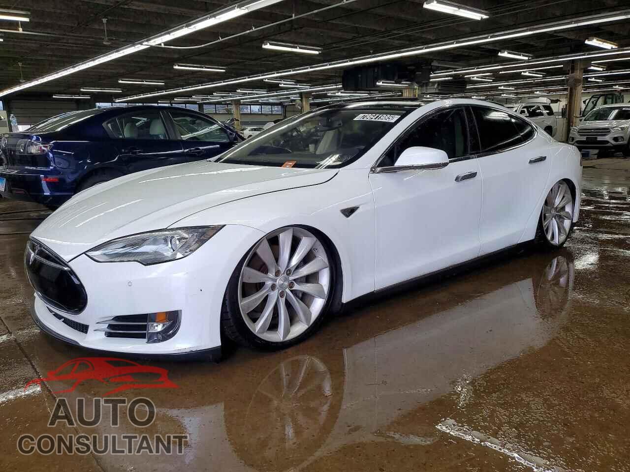 TESLA MODEL S 2013 - 5YJSA1CN7DFP25752