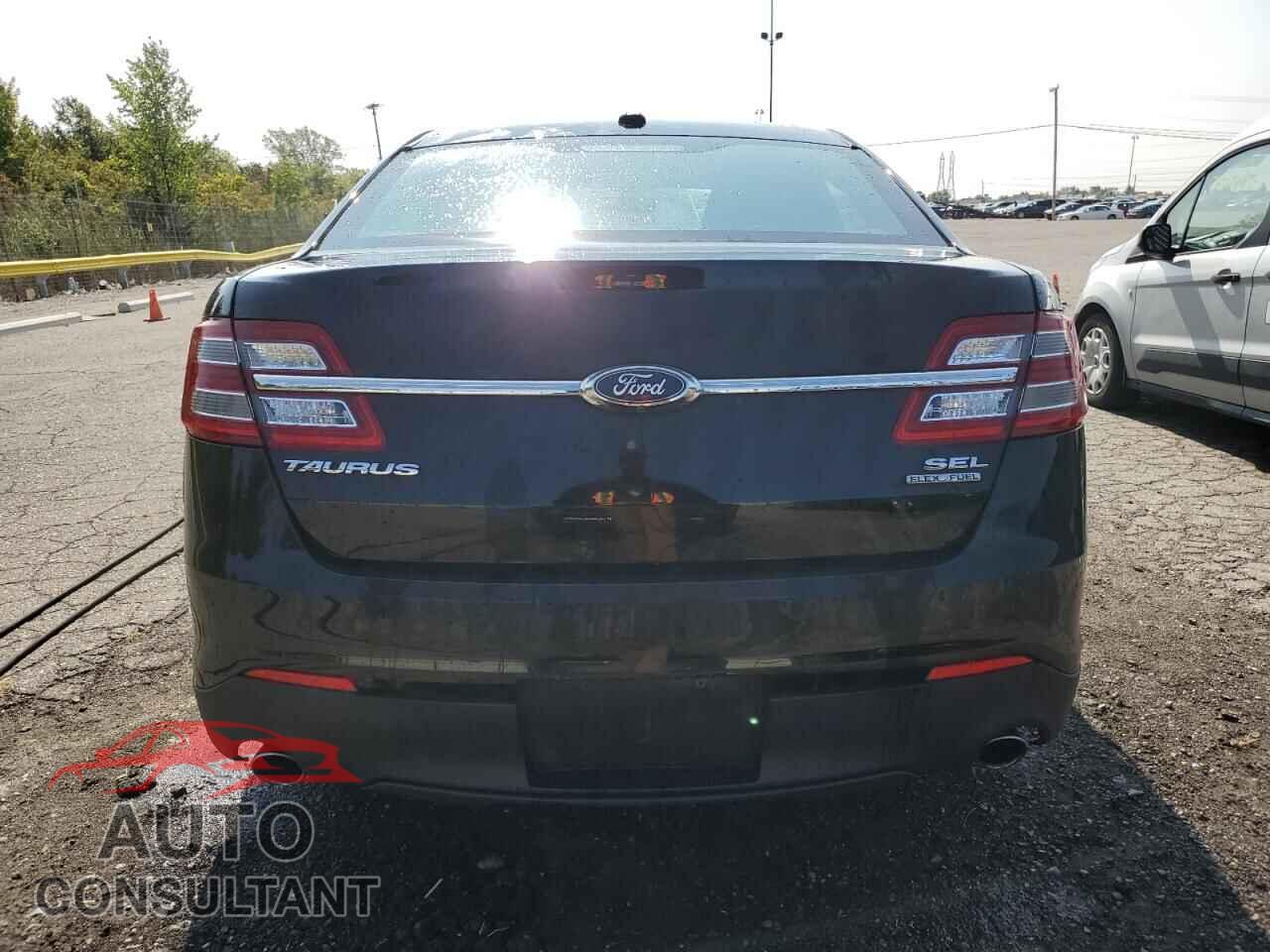 FORD TAURUS 2018 - 1FAHP2E86JG123213