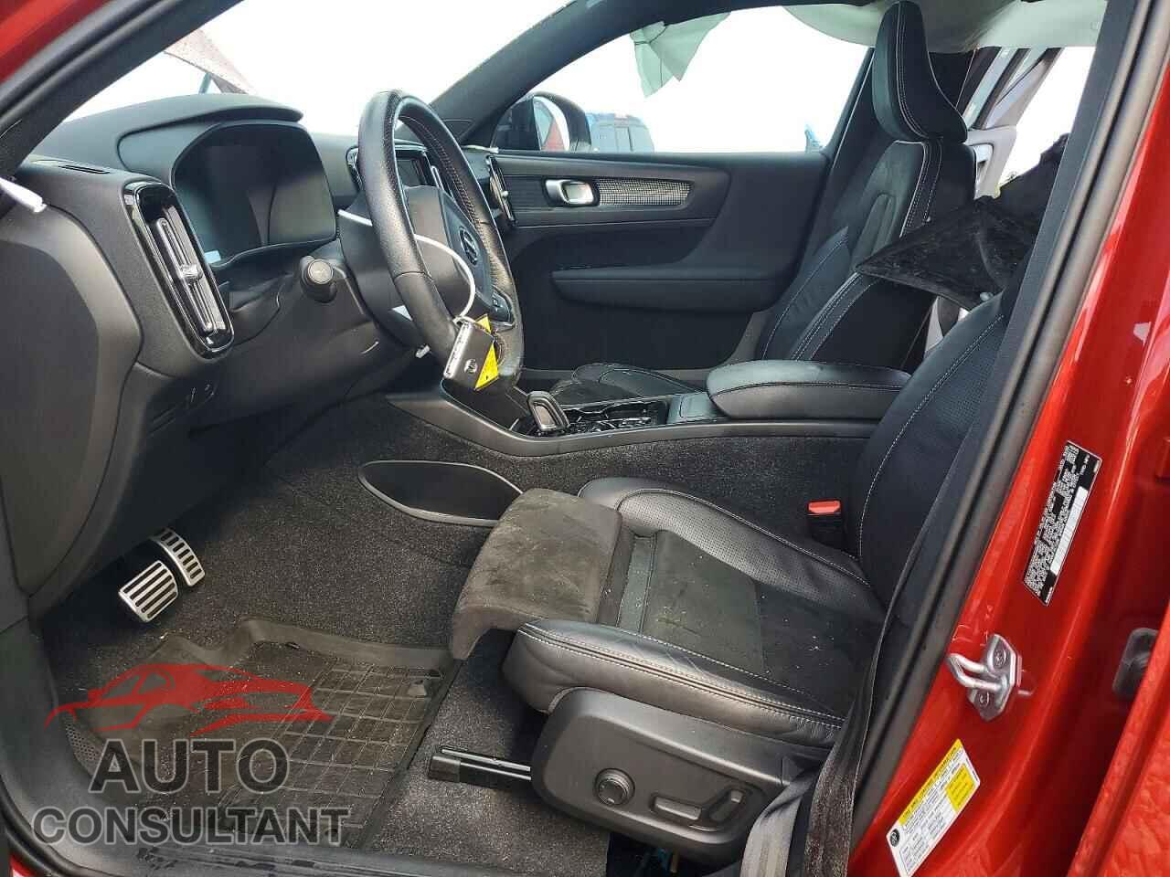 VOLVO XC40 2021 - YV4162UM1M2468211