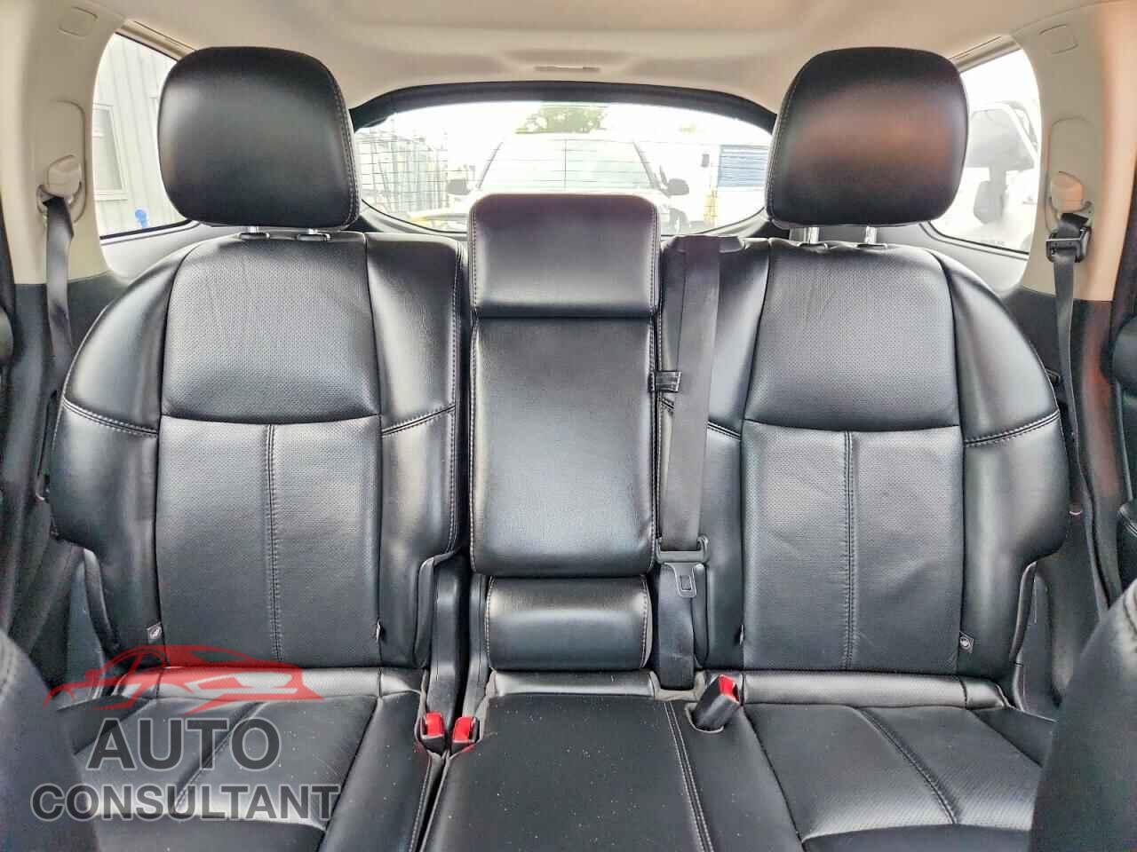 NISSAN PATHFINDER 2017 - 5N1DR2MM7HC609964