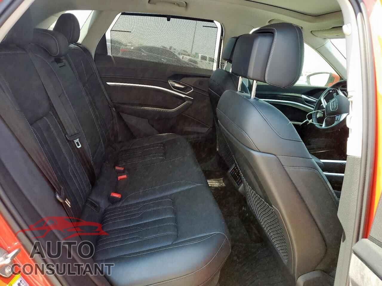 AUDI E-TRON 2019 - WA1VAAGE3KB021176