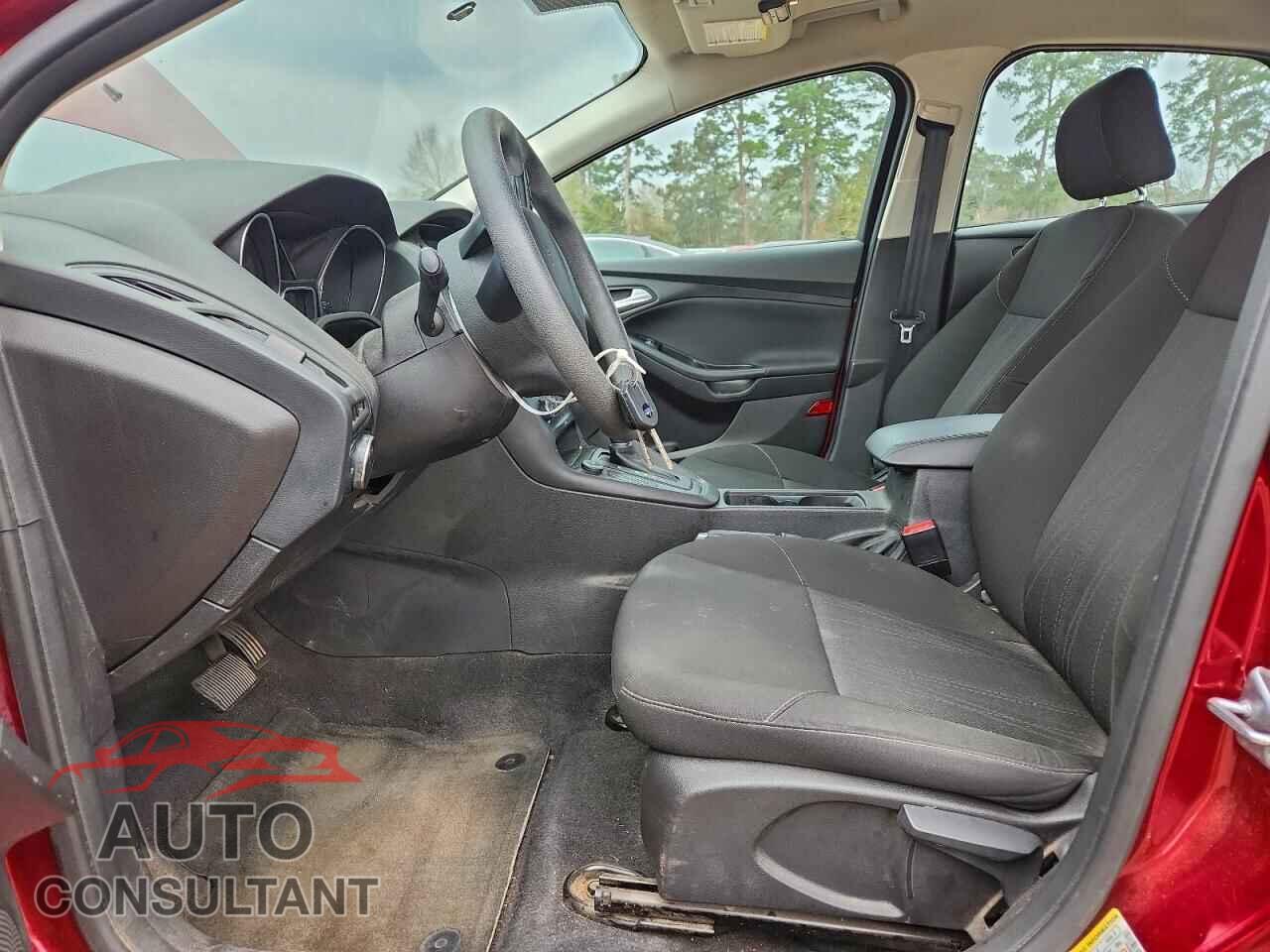 FORD FOCUS 2015 - 1FADP3F2XFL368352