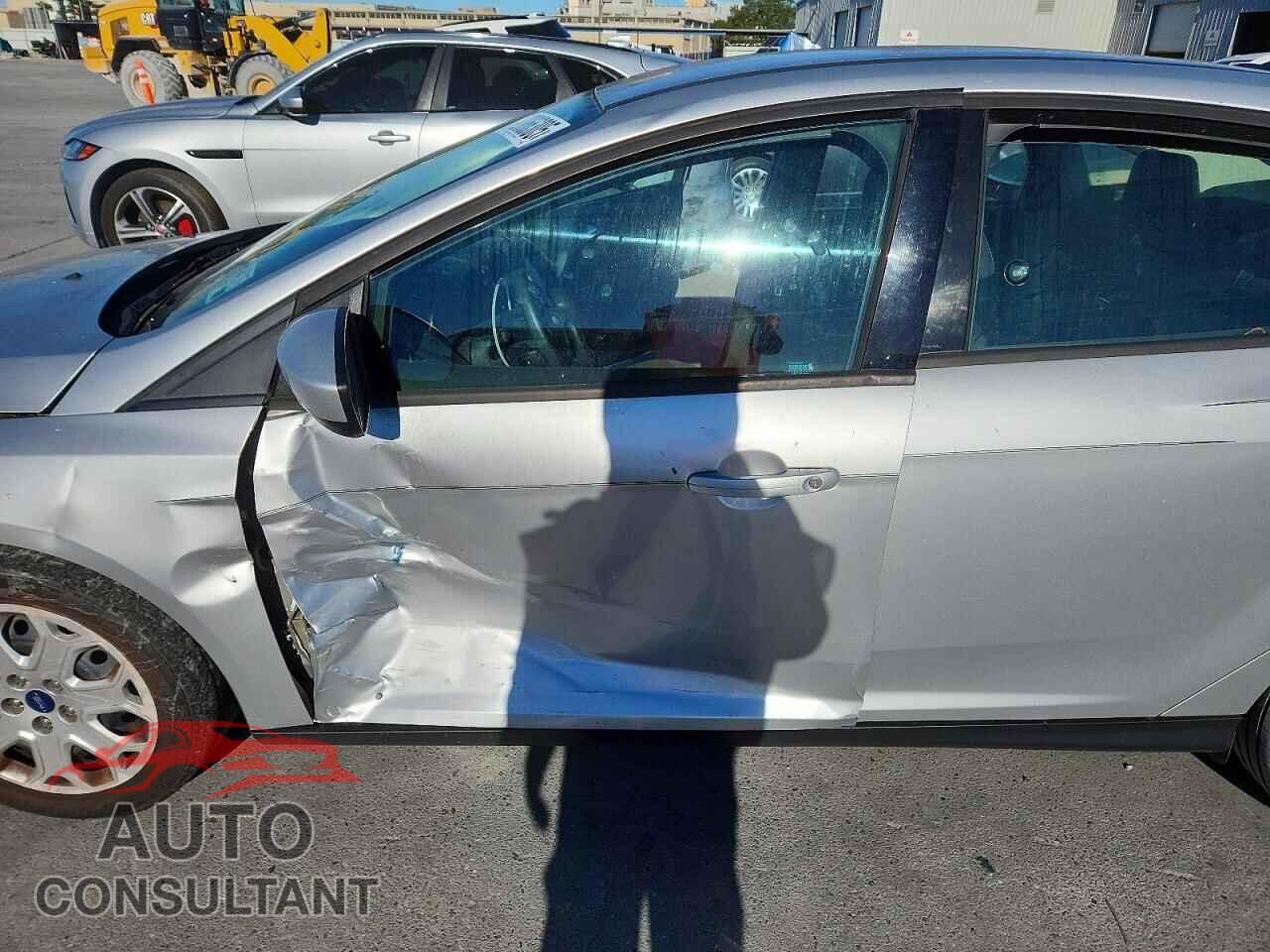 FORD FOCUS 2012 - 1FAHP3F24CL444354