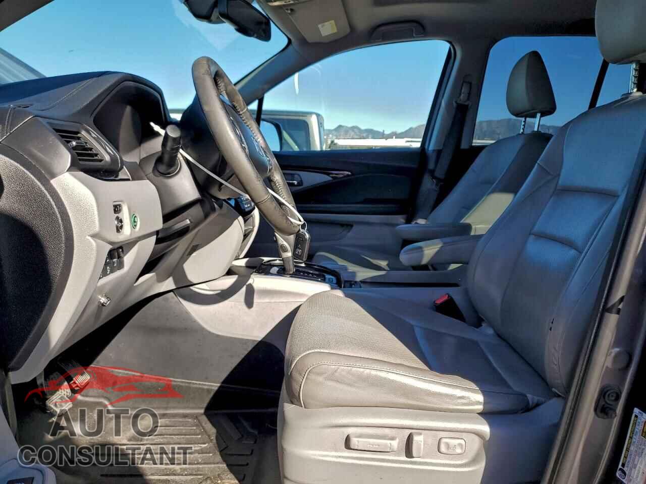 HONDA RIDGELINE 2018 - 5FPYK3F74JB015548