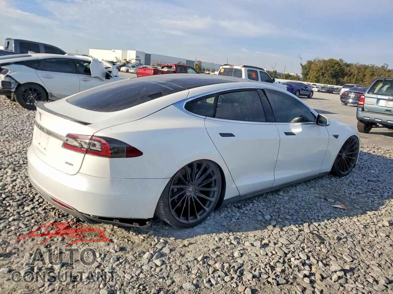 TESLA MODEL S 2013 - 5YJSA1CP2DFP10464