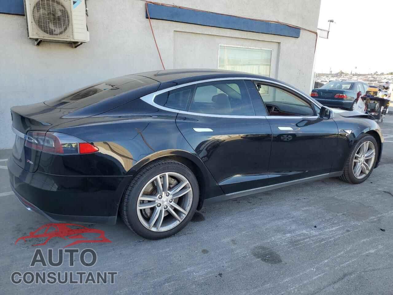 TESLA MODEL S 2014 - 5YJSA1H18EFP33687