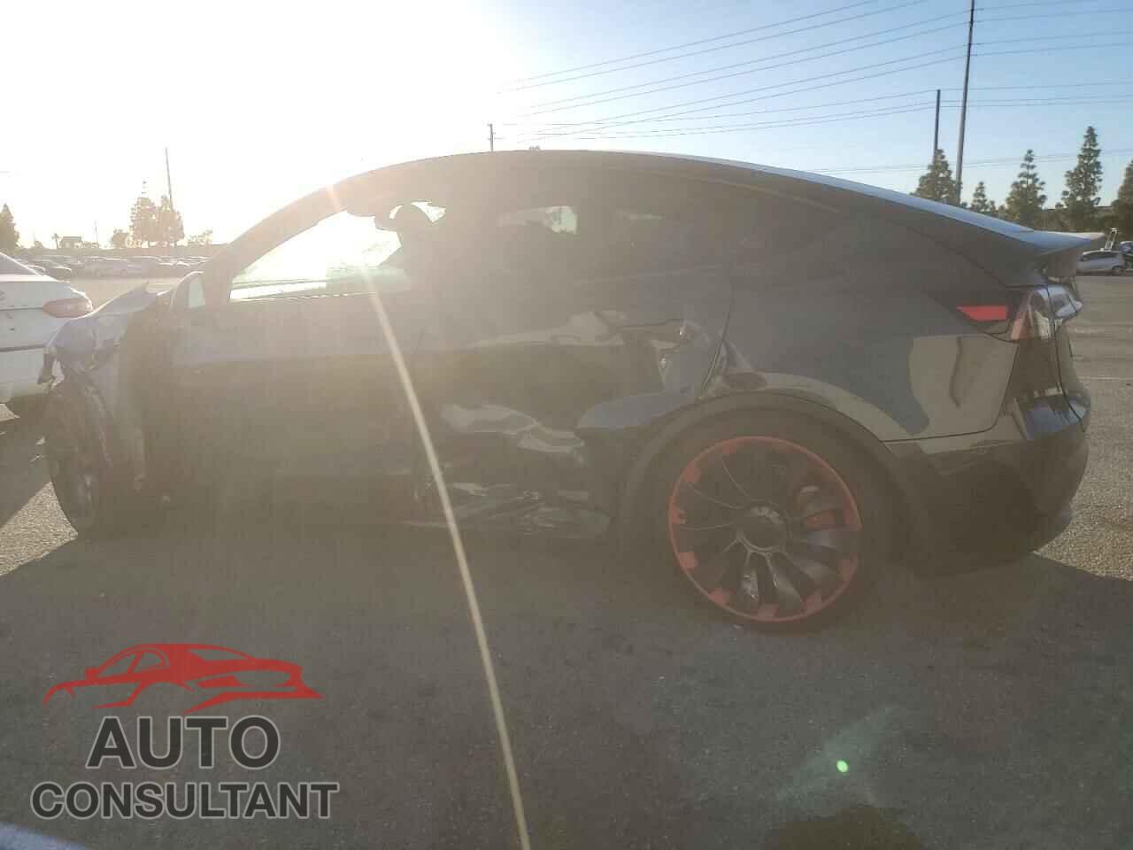 TESLA MODEL Y 2024 - 7SAYGDEF0RF024576