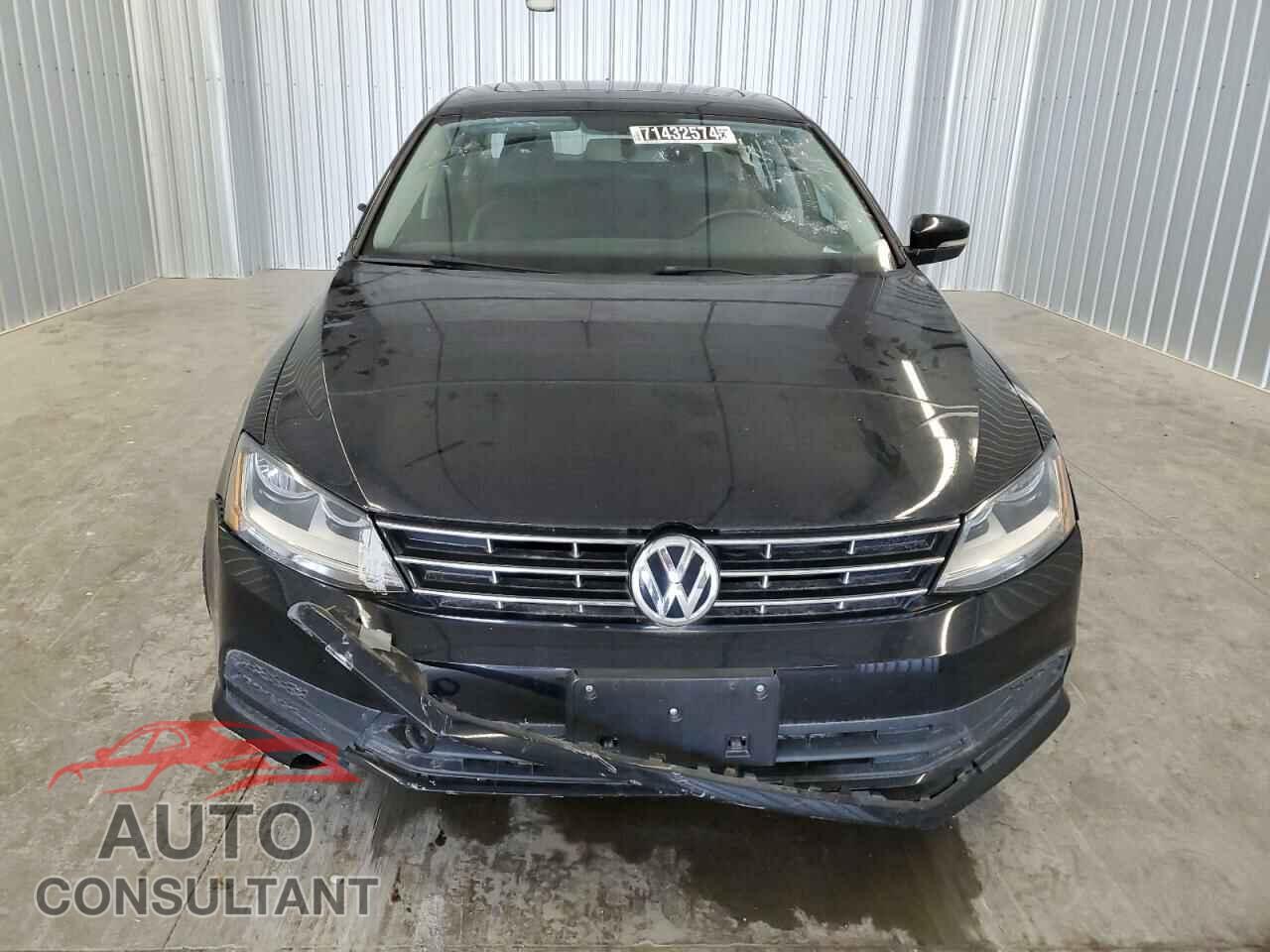 VOLKSWAGEN JETTA 2018 - 3VWDB7AJ9JM242566