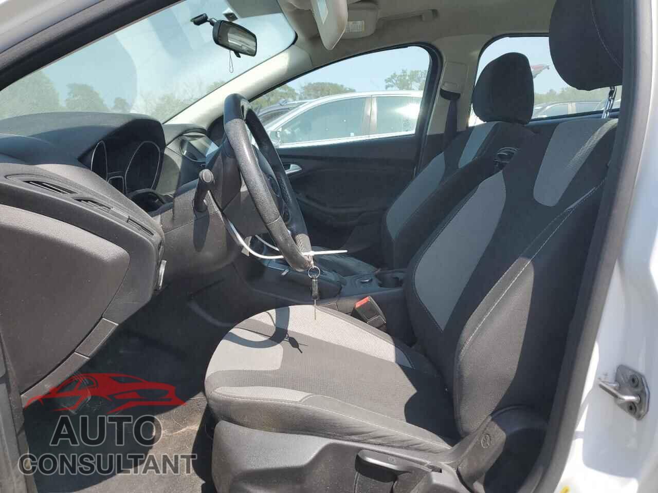 FORD FOCUS 2014 - 1FADP3F20EL217874