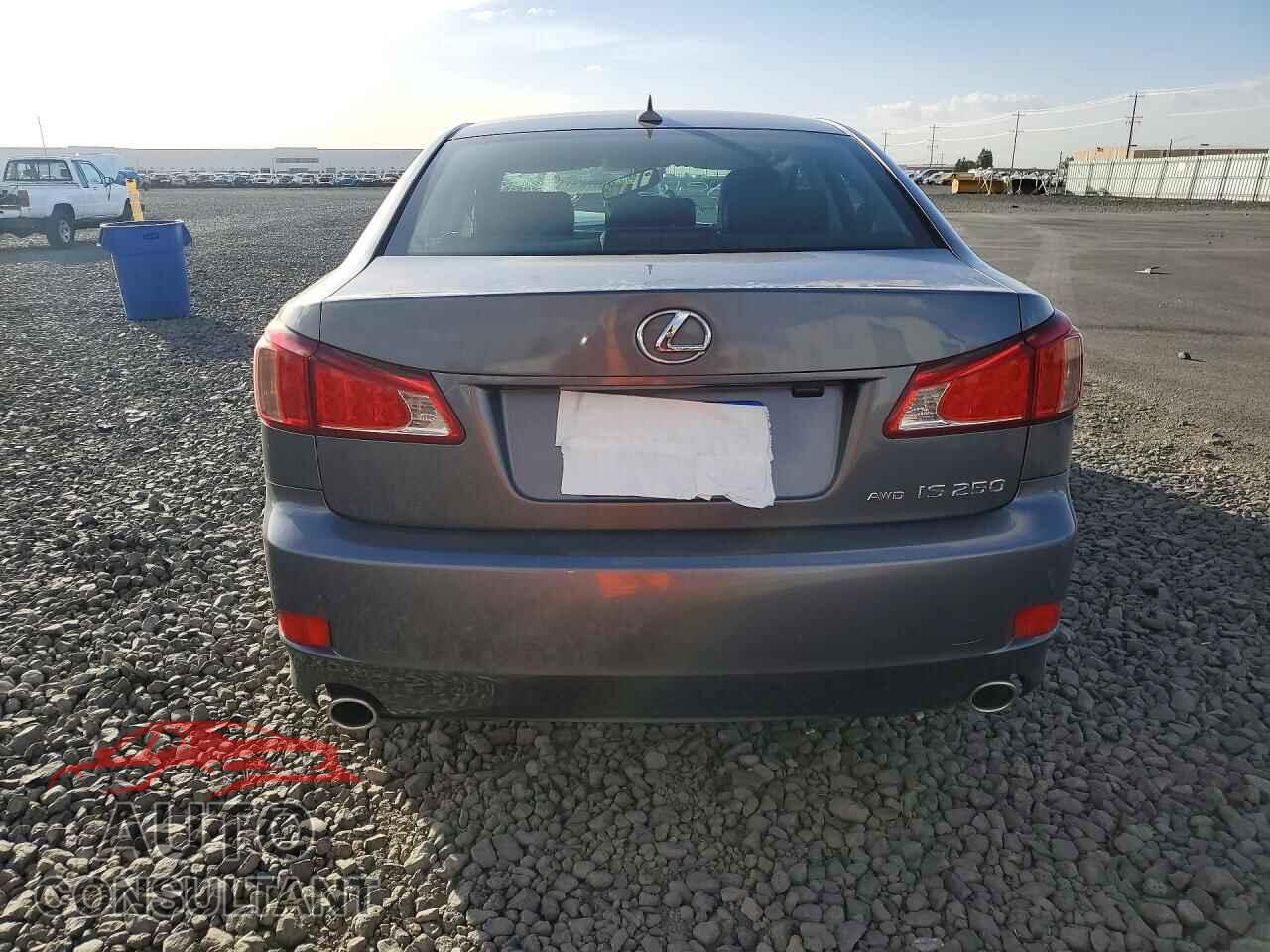 LEXUS IS 2013 - JTHCF5C26D5061883