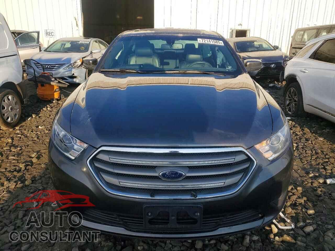 FORD TAURUS 2018 - 1FAHP2E81JG124723