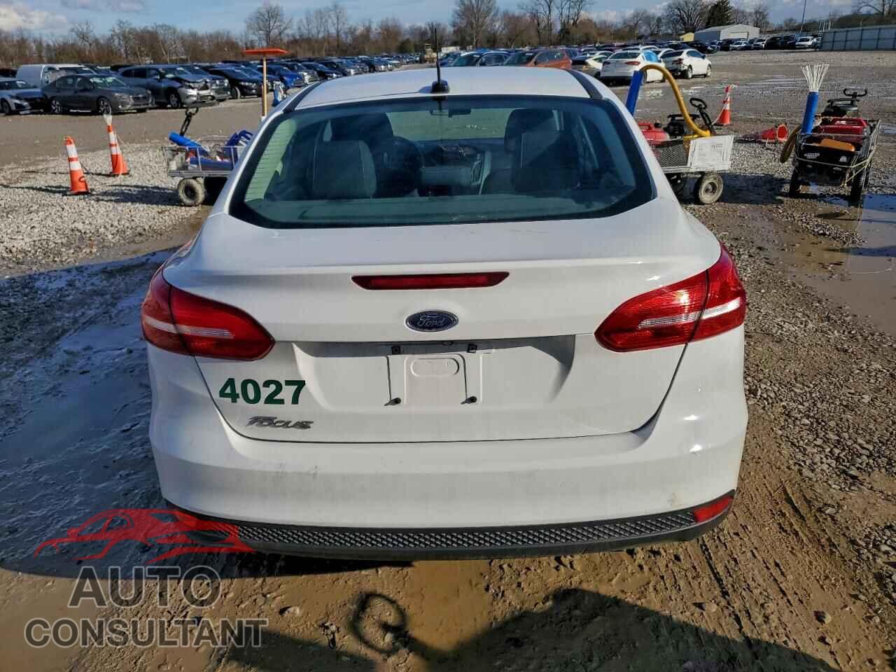 FORD FOCUS 2018 - 1FADP3E22JL266652