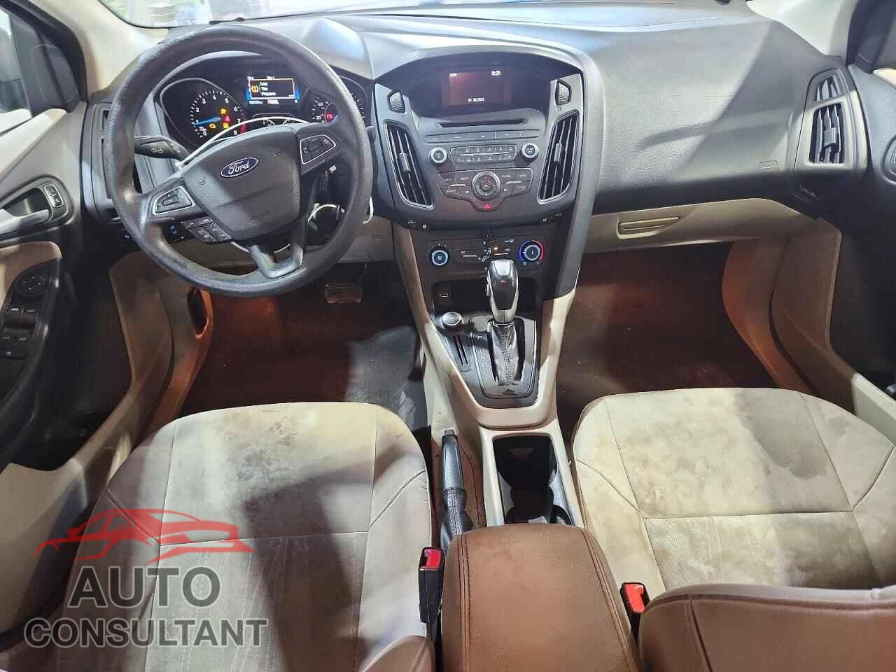 FORD FOCUS 2015 - 1FADP3F29FL231242