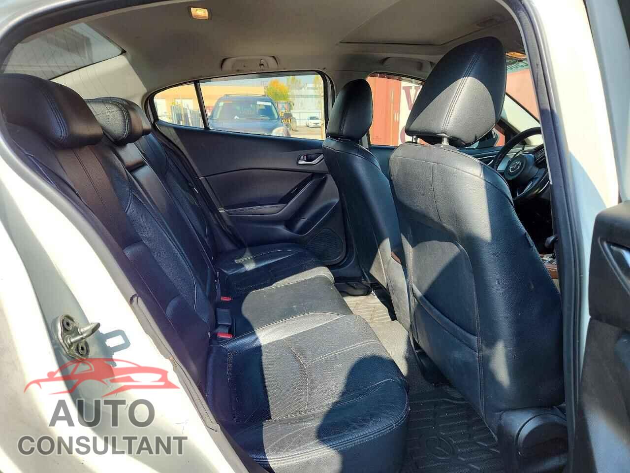 MAZDA 3 2018 - JM1BN1W38J1168398