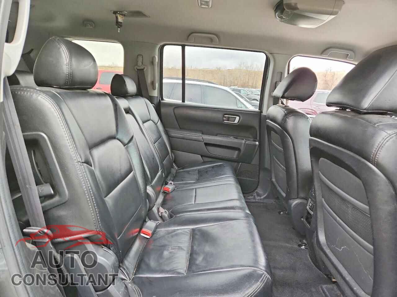 HONDA PILOT 2011 - 5FNYF4H2XBB056580