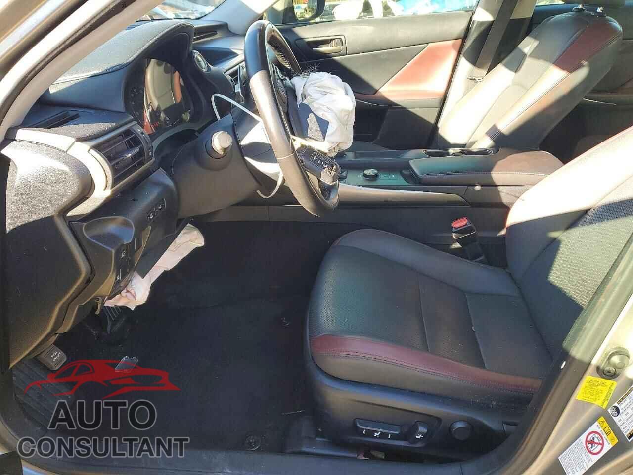 LEXUS IS 2018 - JTHBA1D20J5076151
