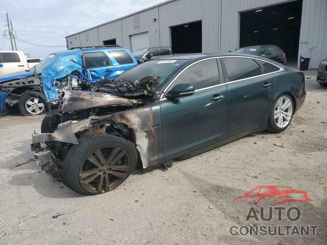 JAGUAR XJ 2016 - SAJWA2G74G8V99004