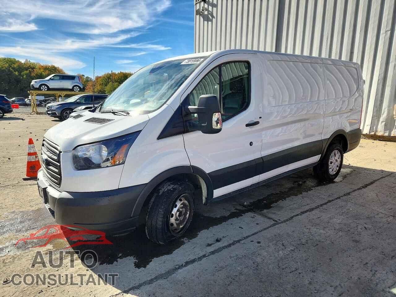 FORD TRANSIT 2019 - 1FTYR1YM6KKB79223