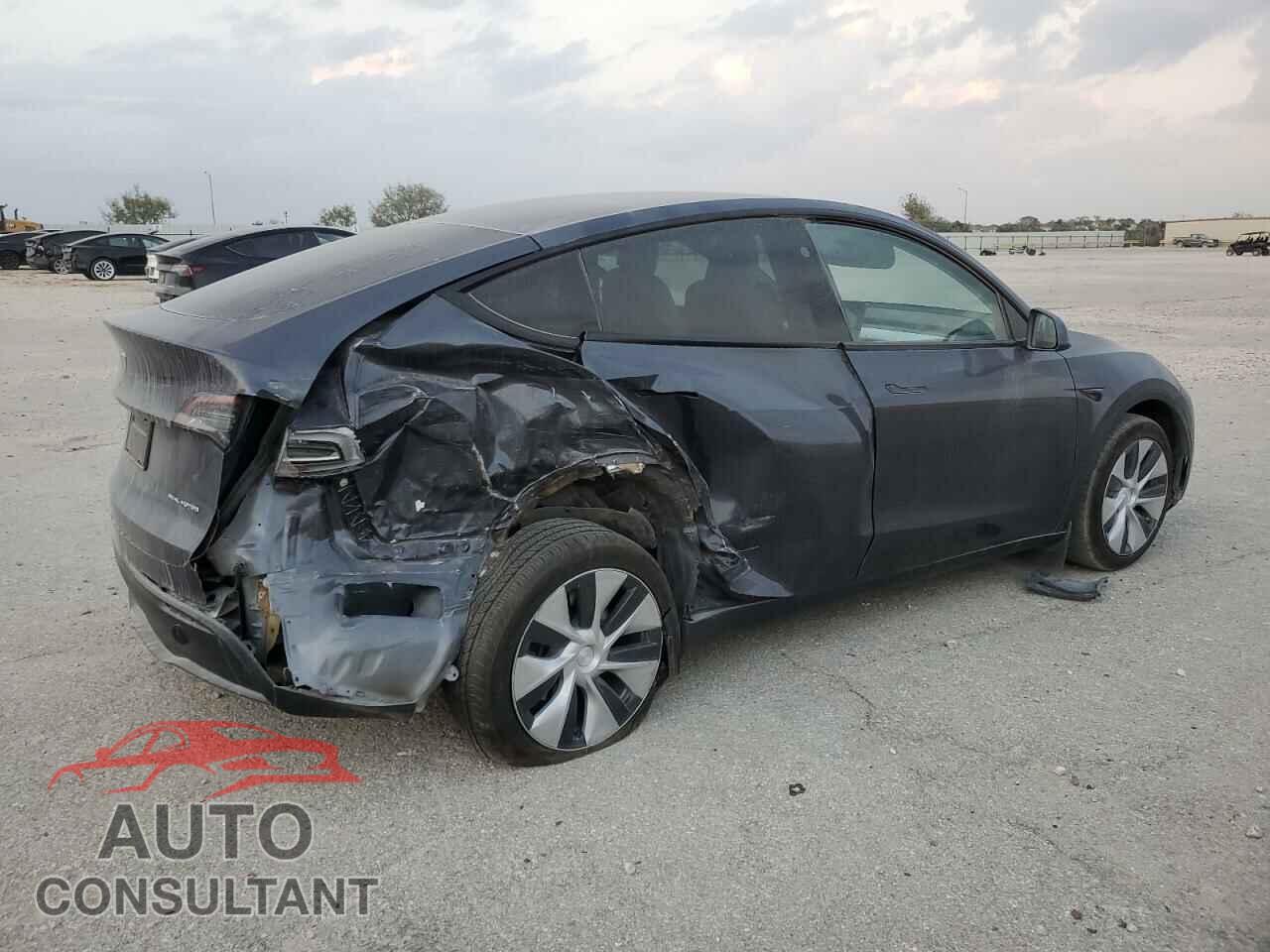TESLA MODEL Y 2023 - 7SAYGAEEXPF882902