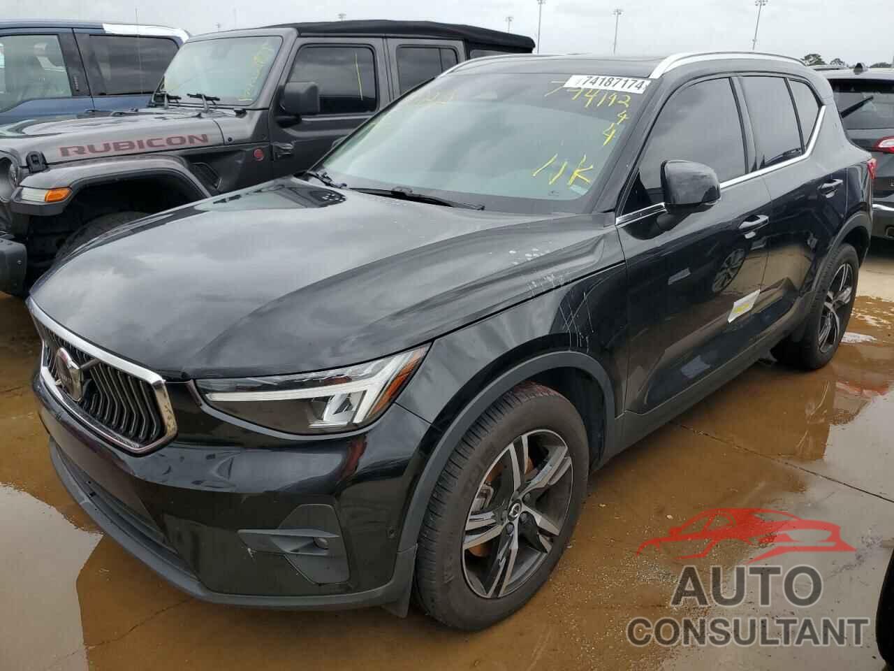 VOLVO XC40 PLUS 2023 - YV4L12UE5P2042610