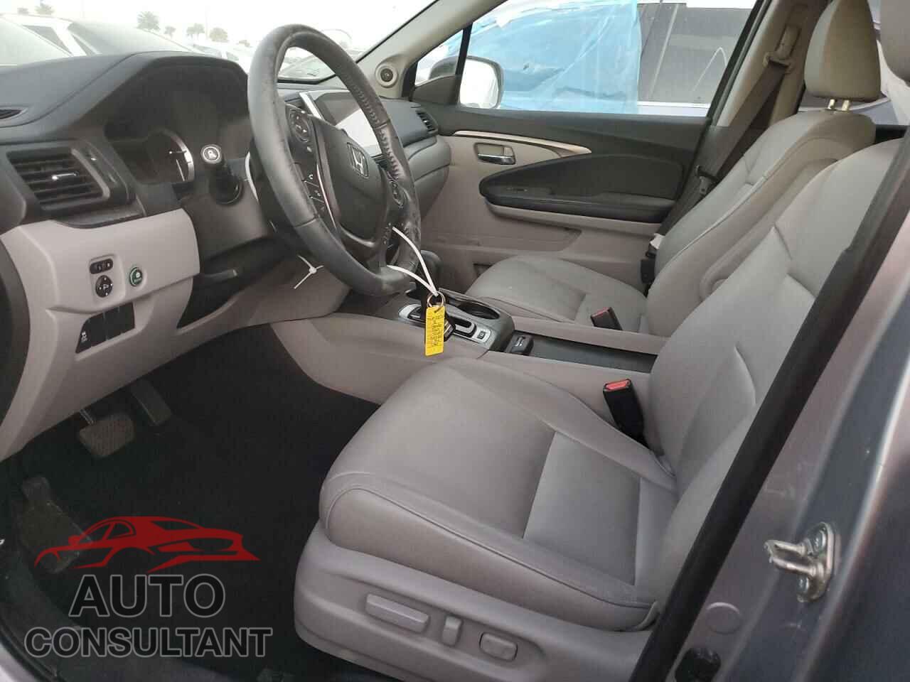 HONDA PILOT 2018 - 5FNYF6H52JB061020