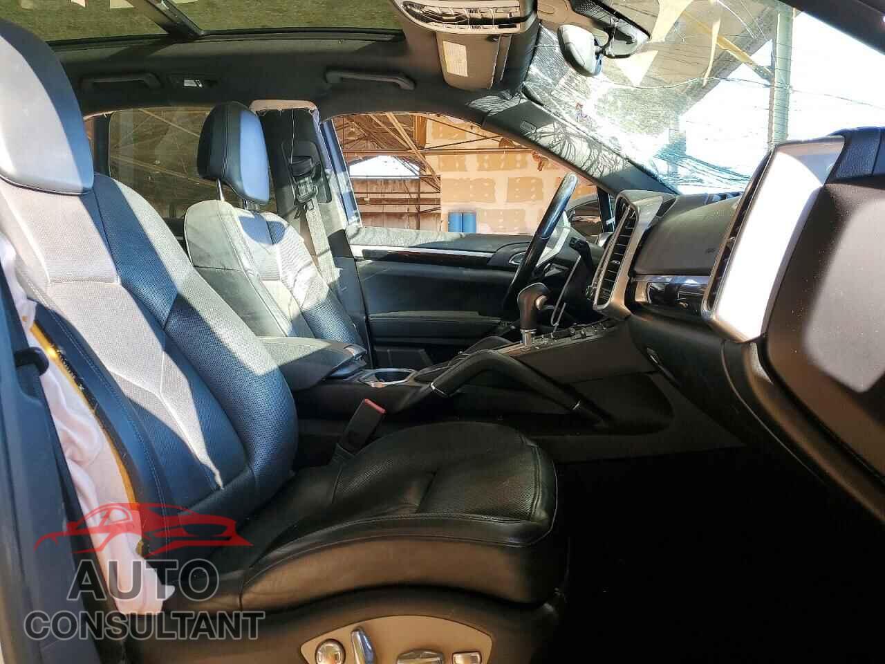 PORSCHE CAYENNE 2016 - WP1AA2A24GKA08936