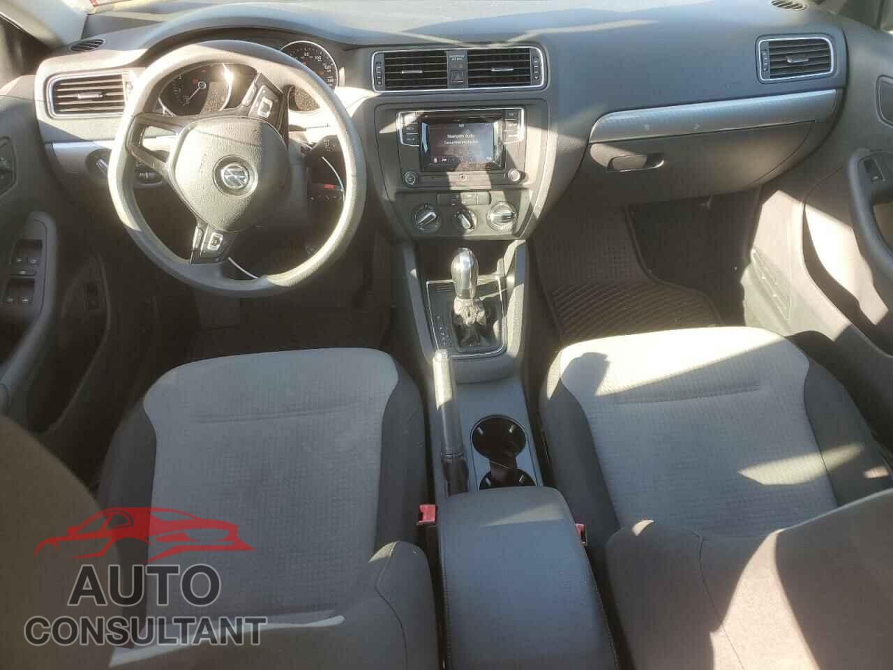 VOLKSWAGEN JETTA 2017 - 3VW2B7AJ8HM319560