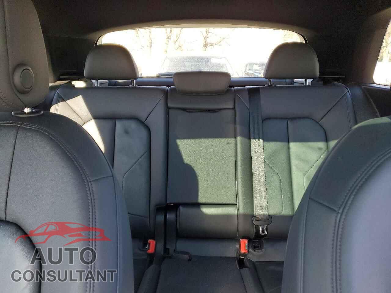AUDI Q3 2019 - WA1AECF38K1067946