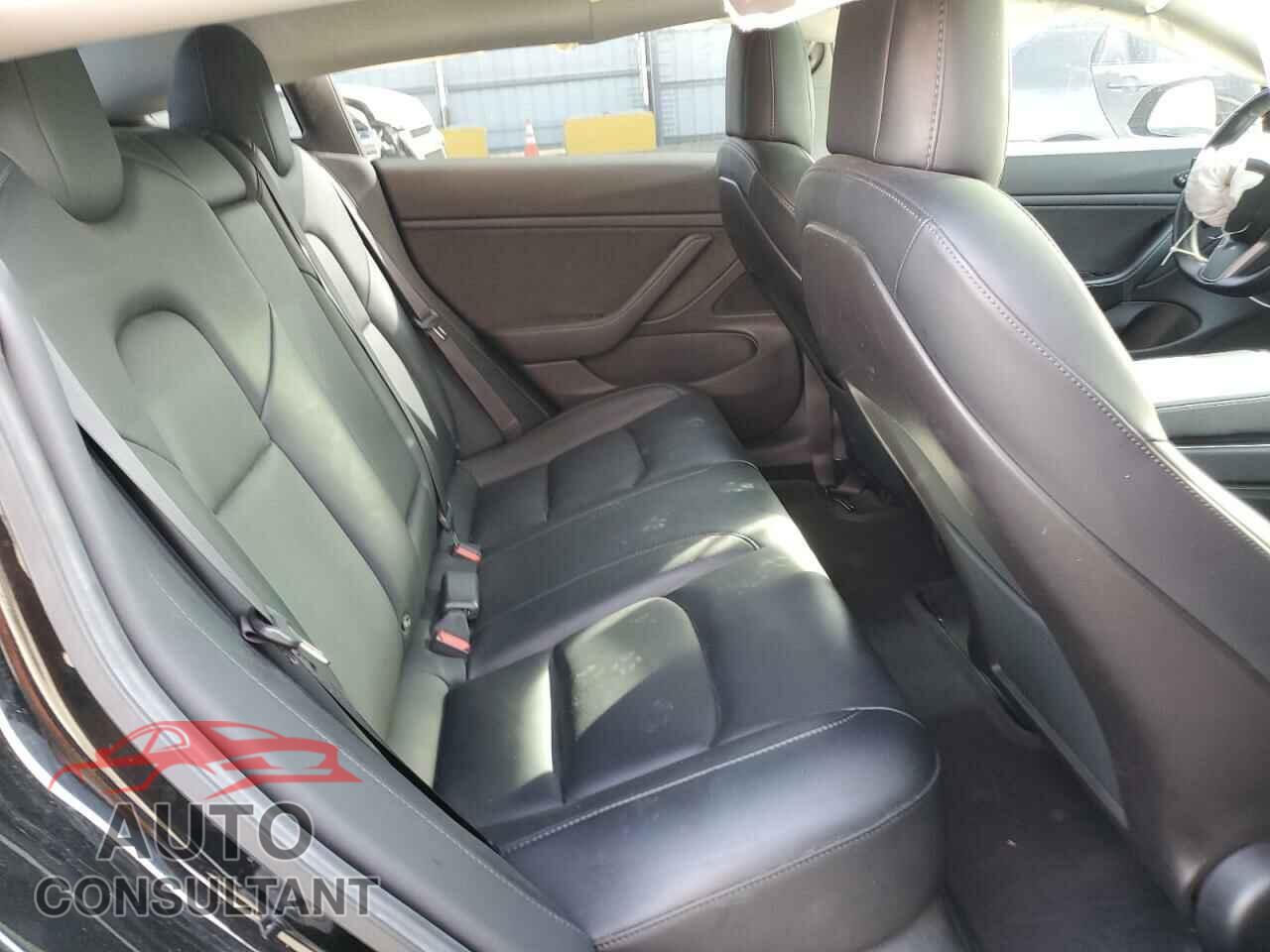 TESLA MODEL 3 2019 - 5YJ3E1EA5KF406379