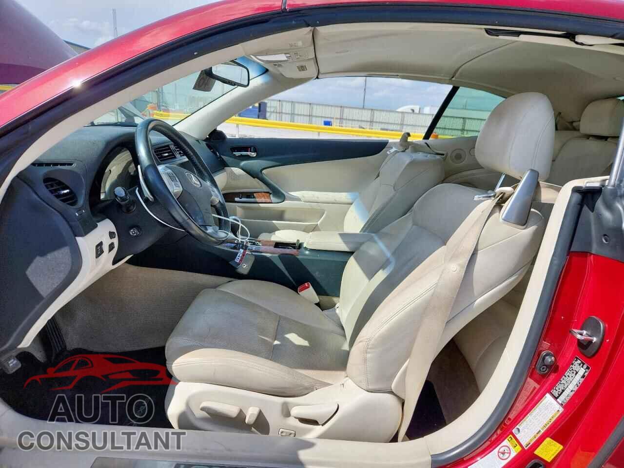 LEXUS IS 2015 - JTHFF2C24F2532431