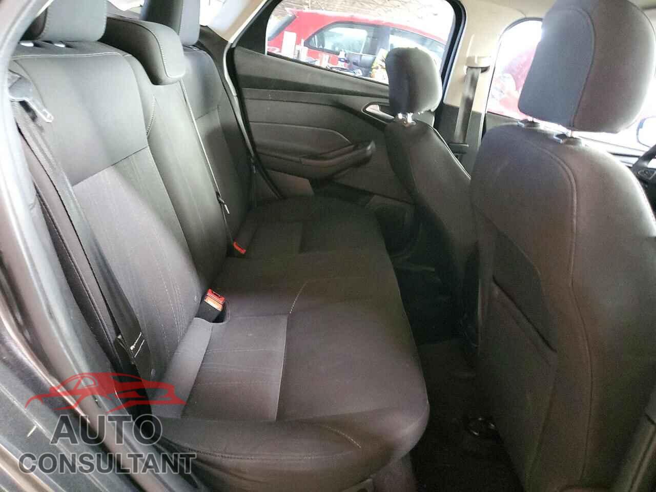 FORD FOCUS 2017 - 1FADP3F21HL303764