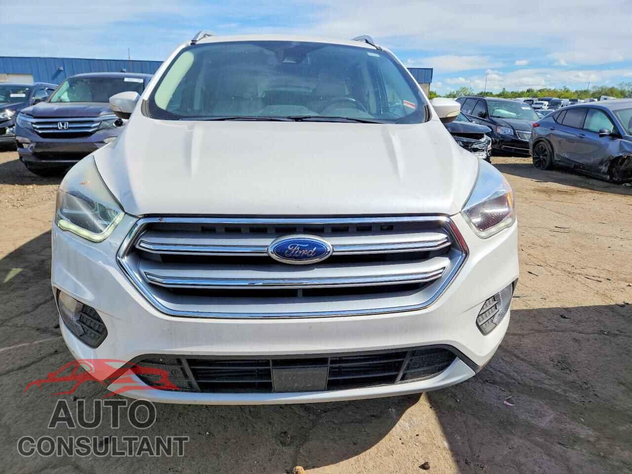 FORD ESCAPE 2017 - 1FMCU9J95HUD58391