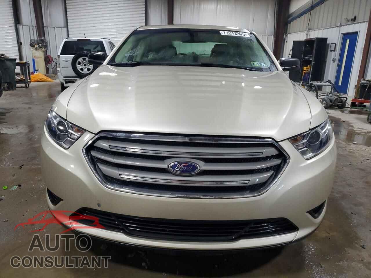 FORD TAURUS 2018 - 1FAHP2D87JG103893