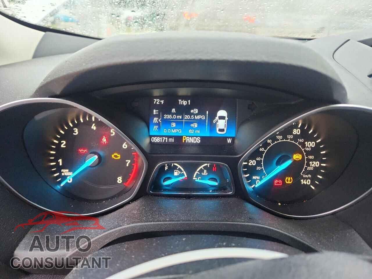 FORD ESCAPE 2017 - 1FMCU0F7XHUD24868