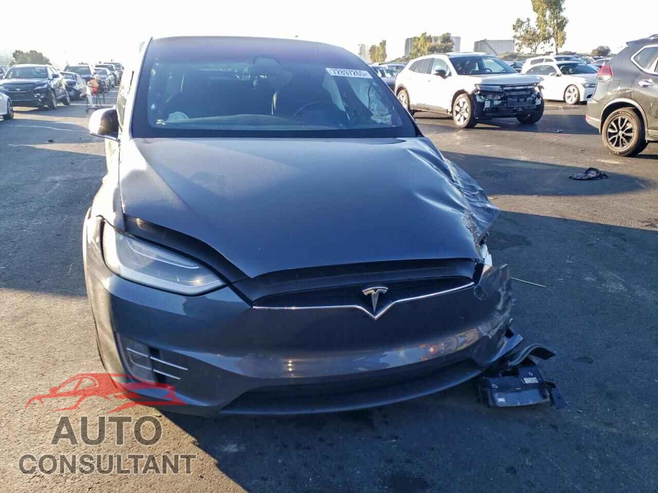TESLA MODEL X 2018 - 5YJXCBE21JF130125