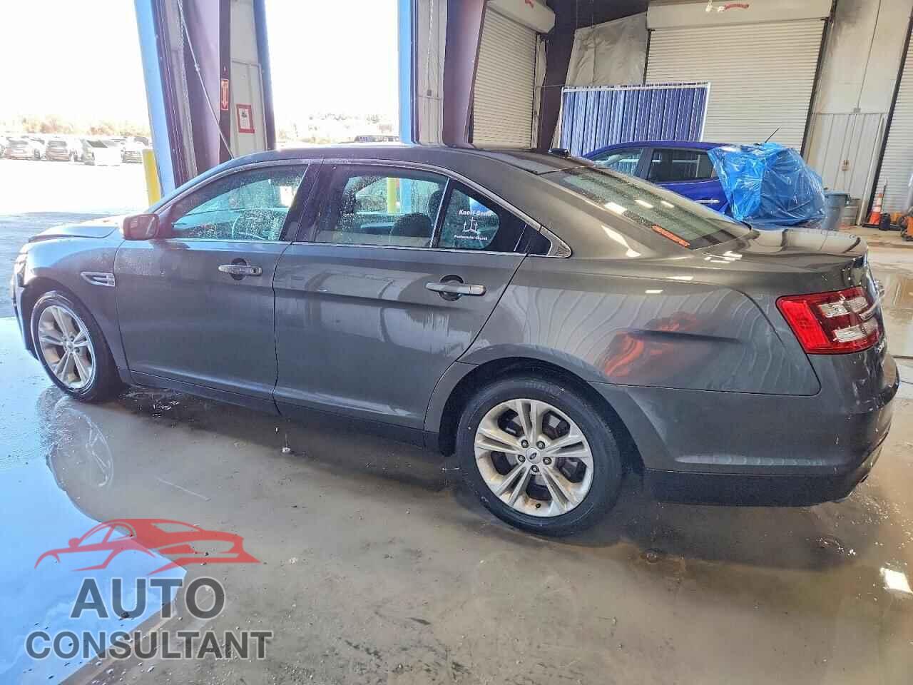 FORD TAURUS 2017 - 1FAHP2E80HG118602