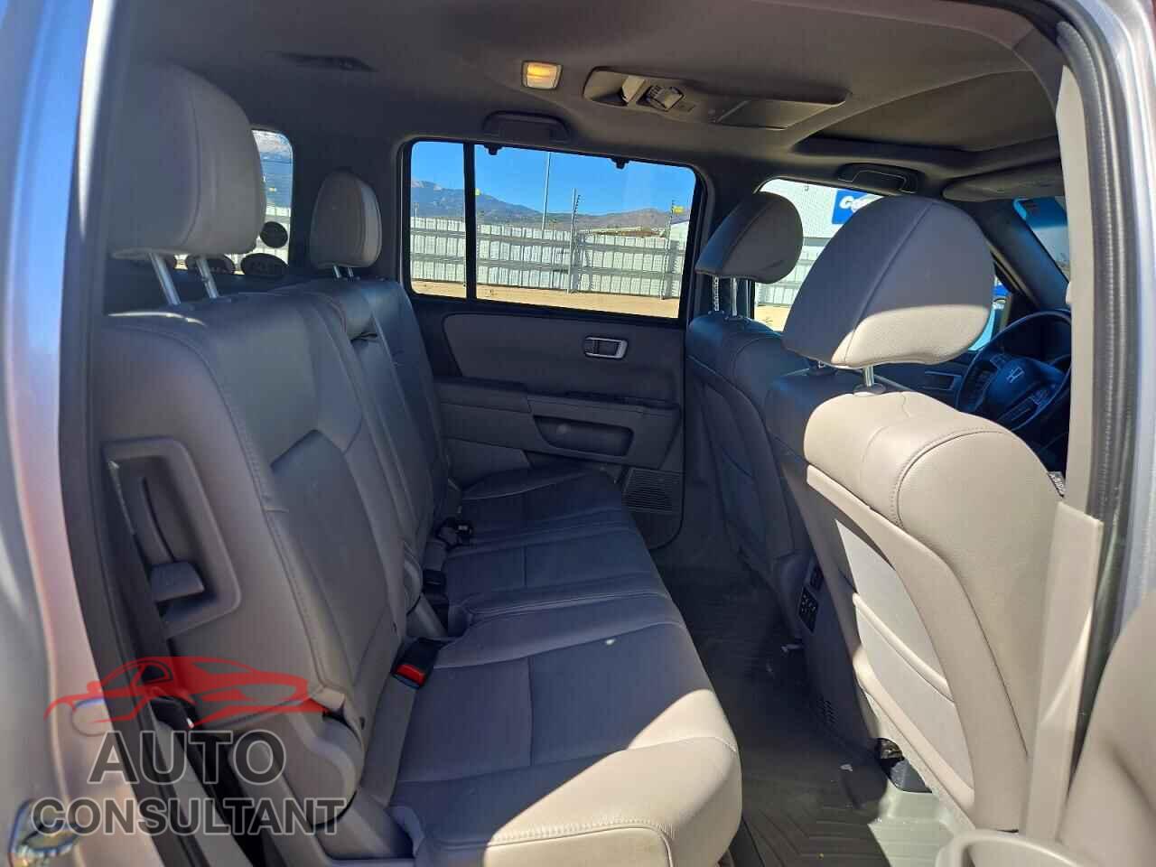 HONDA PILOT 2015 - 5FNYF4H92FB036228
