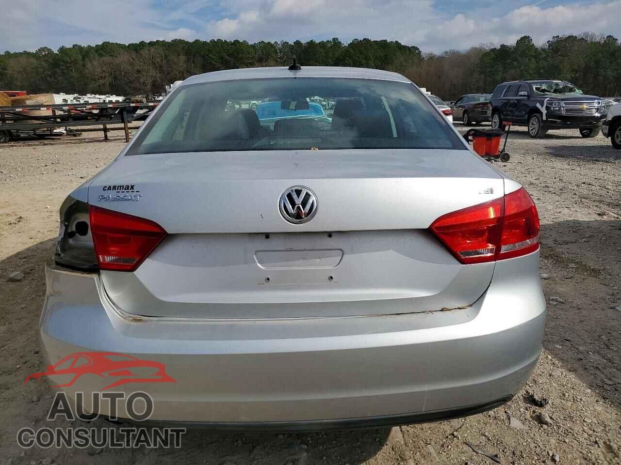 VOLKSWAGEN PASSAT 2015 - 1VWAT7A35FC037224