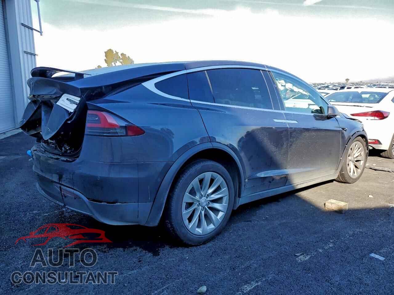 TESLA MODEL X 2018 - 5YJXCBE21JF130125