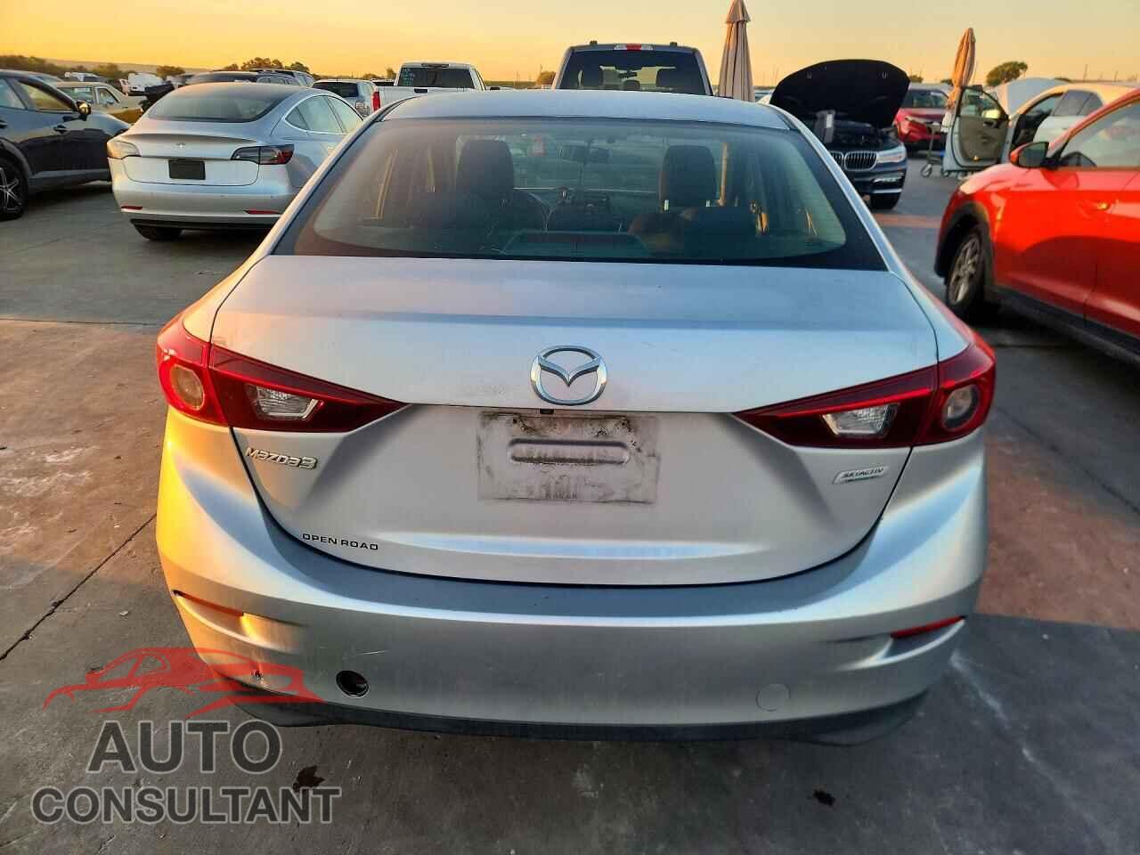 MAZDA 3 2017 - 3MZBN1U72HM103207